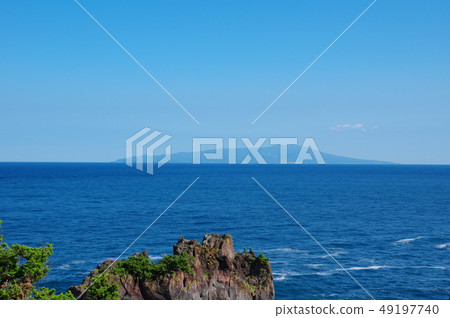 從伊豆半島的城崎海岸眺望伊豆大島（靜岡縣伊東市） 49197740