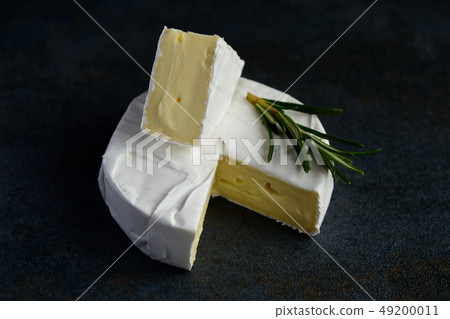 Cheese camembert or brie with fresh rosemary 49200011
