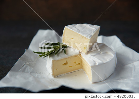 Cheese camembert or brie with fresh rosemary 49200033