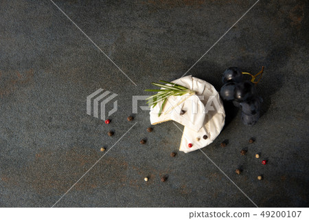 Cheese camembert or brie with dark grapes 49200107