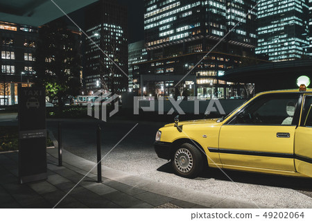 在東京站前的出租車廣場 在東京站前的出租車廣場 49202064
