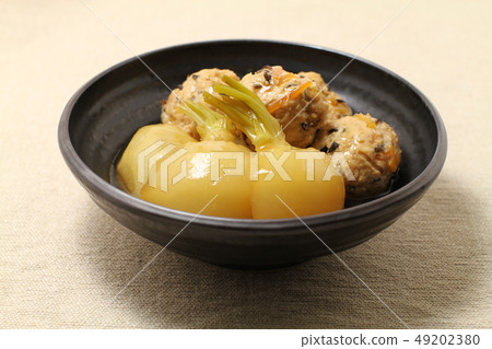 蔬菜和肉類燉,雞肉蘿蔔和肉丸燉,雞肉丸子,雞肉丸子與菊花 蔬菜和肉類燉,雞肉蘿蔔和肉丸燉,雞肉丸子,雞肉丸子與菊花 49202380