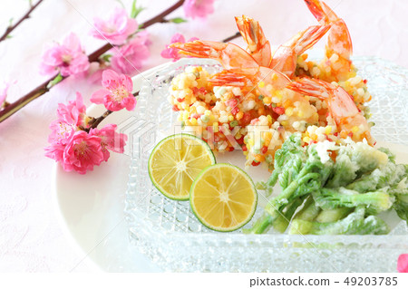 Tempura prawn with shrimp sprouts Tempura prawn with shrimp sprouts 49203785