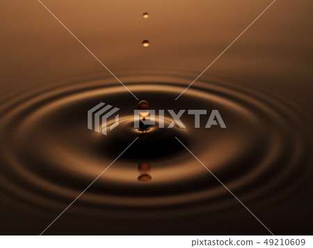 Water ripple / Brown 49210609
