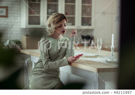 Blonde wife bursting into tears after reading message about breakup 49211997