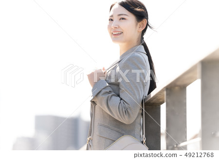 女性通勤 女性通勤 49212768