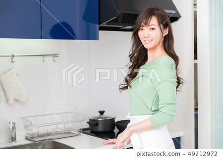 Woman cooking 49212972