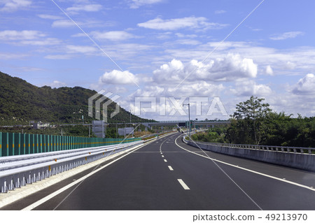 High speed speed masking patrol car attacking driving traffic violation congestion homecoming Golden Bon Fine service High speed speed masking patrol car attacking driving traffic violation congestion homecoming Golden Bon Fine service 49213970