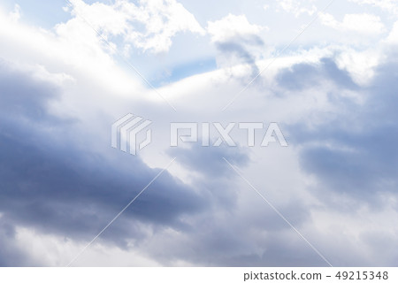 雲的形狀雲的形狀雲天空天空藍色的天空 雲的形狀雲的形狀雲天空天空藍色的天空 49215348