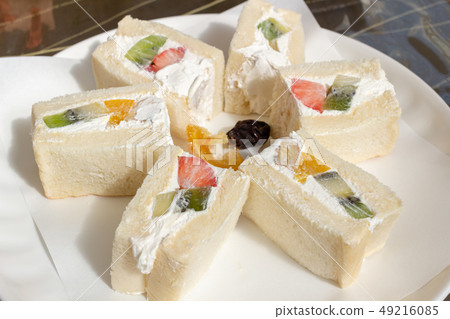 Fruit sandwich  49216085