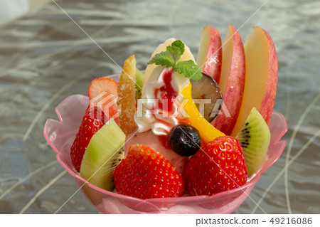 Fruit parfait 49216086