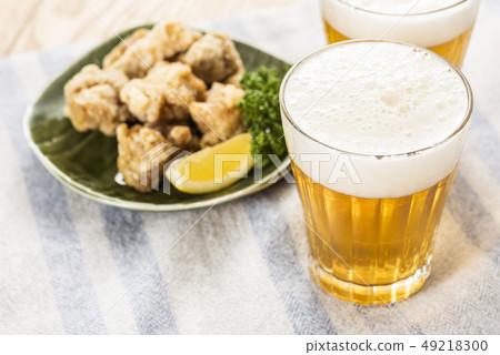 Non-alcoholic beer and fried chicken 49218300
