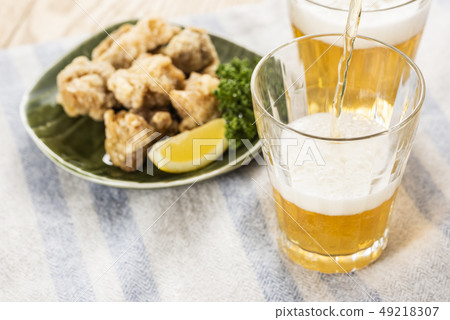 Non-alcoholic beer and fried chicken 49218307