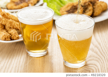 非酒精啤酒和食物 49218320