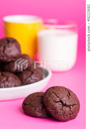 delicious chocolate chip cookies 49222692