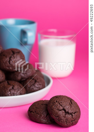 delicious chocolate chip cookies delicious chocolate chip cookies 49222693