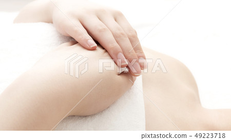 Close up of hand of esthetics image of young woman Close up of hand of esthetics image of young woman 49223718