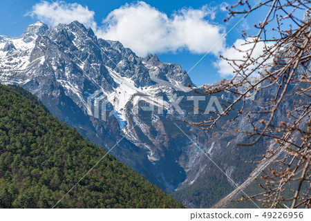 中國麗江玉龍雪山 中国観光スポット China Jade Dragon Snow Mountain 中國麗江玉龍雪山 中国観光スポット China Jade Dragon Snow Mountain 49226956