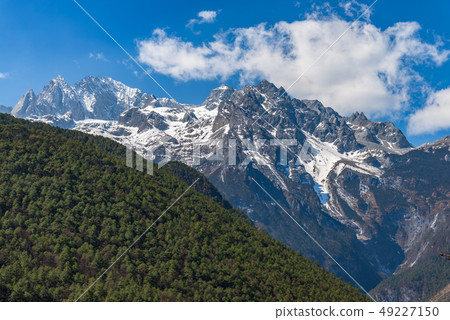 中國麗江玉龍雪山 中国観光スポット China Jade Dragon Snow Mountain 中國麗江玉龍雪山 中国観光スポット China Jade Dragon Snow Mountain 49227150