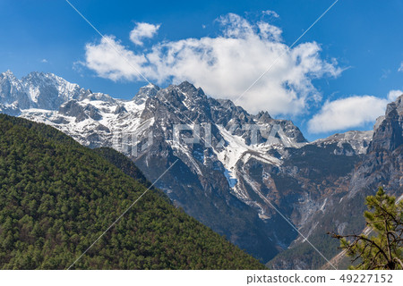 中國麗江玉龍雪山 中国観光スポット China Jade Dragon Snow Mountain 49227152
