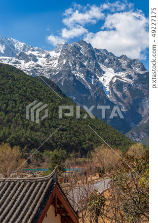 中國麗江玉龍雪山 中国観光スポット China Jade Dragon Snow Mountain 中國麗江玉龍雪山 中国観光スポット China Jade Dragon Snow Mountain 49227175