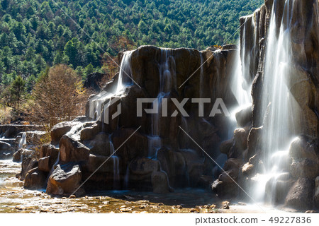 中國麗江玉龍雪山 中国観光スポット China Jade Dragon Snow Mountain 49227836