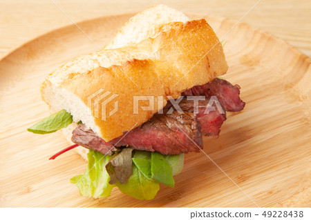Beef sandwich 49228438