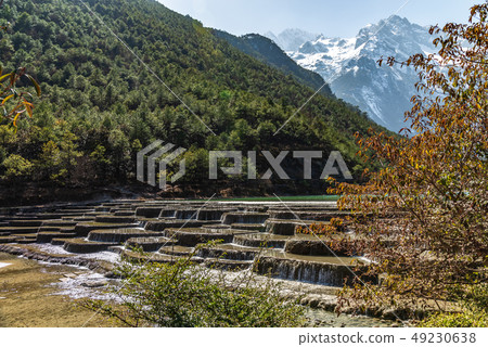 中國麗江玉龍雪山 中国観光スポット China Jade Dragon Snow Mountain 49230638