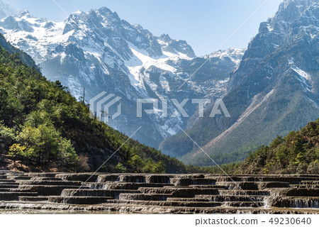 中國麗江玉龍雪山 中国観光スポット China Jade Dragon Snow Mountain 49230640
