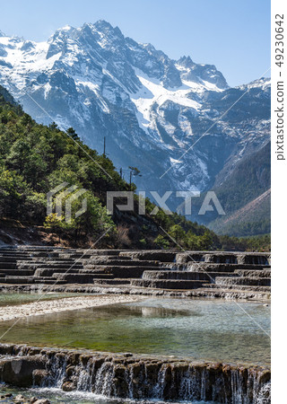 中國麗江玉龍雪山 中国観光スポット China Jade Dragon Snow Mountain 49230642