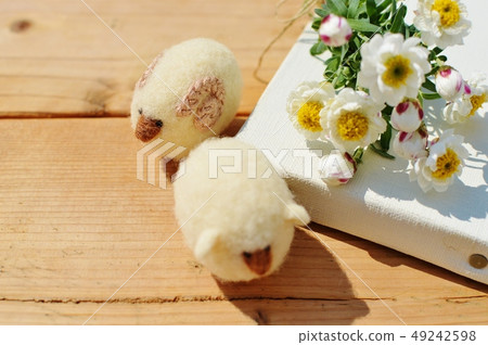 Flower wreath, canvas and sheep 49242598