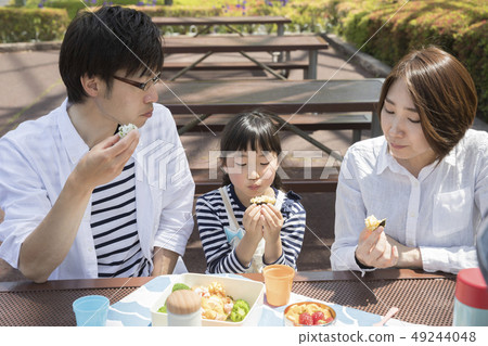 Amusement park leisure going out handmade bento eating parent and child 49244048