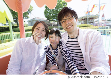 遊樂園家庭郊遊茶杯 遊樂園家庭郊遊茶杯 49244307