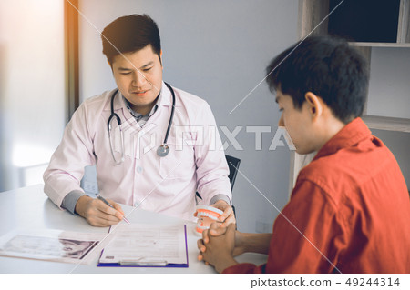 Dentists are discussing dental problems at report Dentists are discussing dental problems at report 49244314