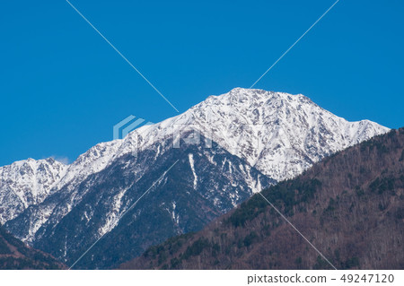 庫存照片：Kiso Komagatake降雪藍天清楚的視域Shinshu中央阿爾卑斯拷貝空間 49247120