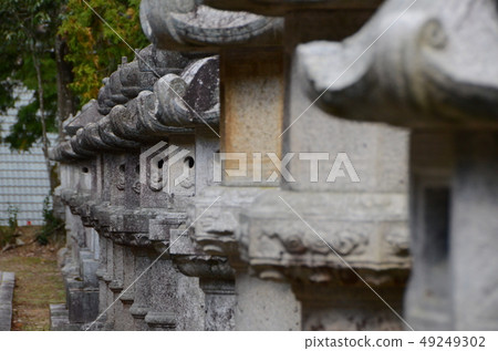 Stone lantern 49249302