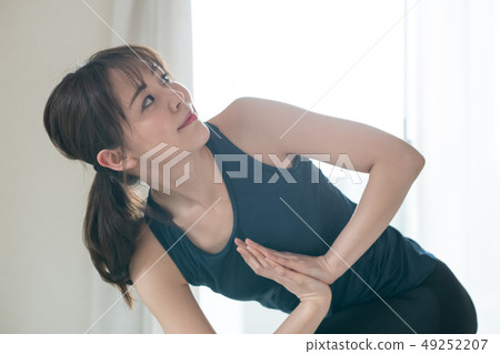 做瑜伽日本熱的瑜伽的少婦 49252207