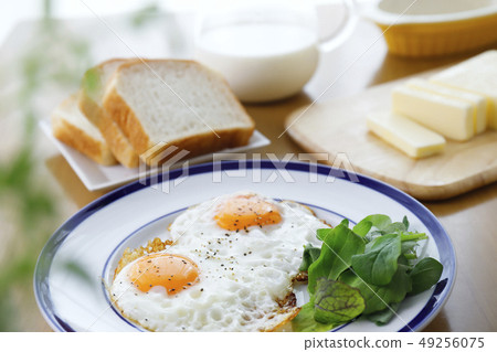 Breakfast of fried egg Breakfast of fried egg 49256075