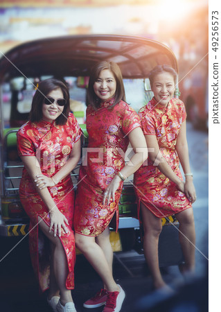 group of asian woman wearing chinese tradition group of asian woman wearing chinese tradition 49256573