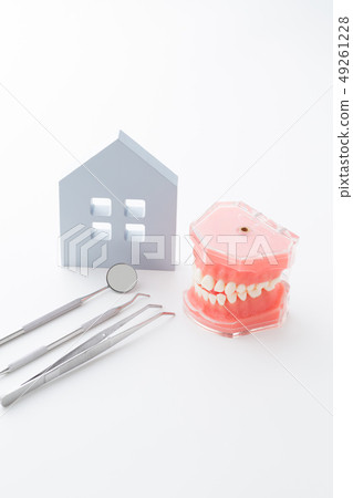 Visiting dental image 49261228