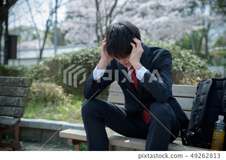 Businessman holding his head 49262813