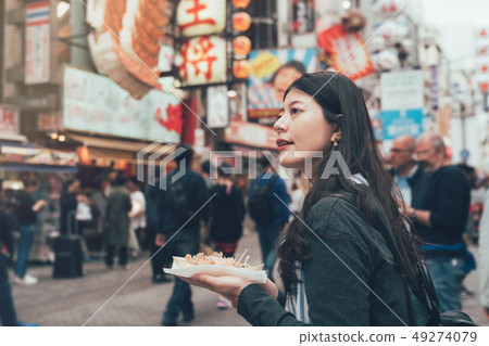 woman sightseeing in teeming shopping area 49274079