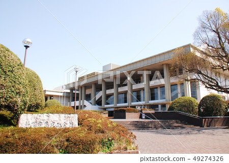 靜岡市文化中心和石頭被雕刻的市的名稱（靜岡區靜津區） 49274326