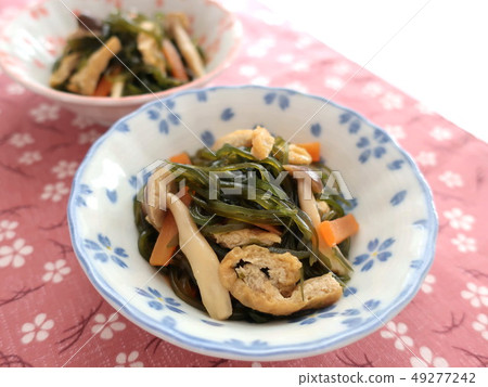 美味煮沸的海帶和shimejime 49277242