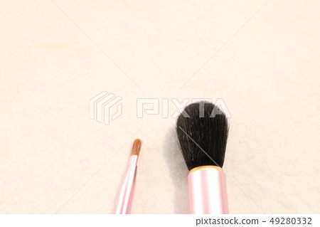 Makeup products for women, pink Kumano brush, cheek lip brush Makeup products for women, pink Kumano brush, cheek lip brush 49280332