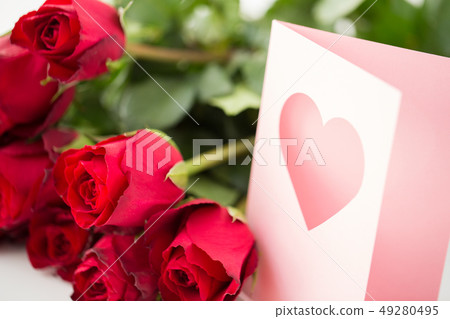 close up of red roses and greeting card with heart close up of red roses and greeting card with heart 49280495