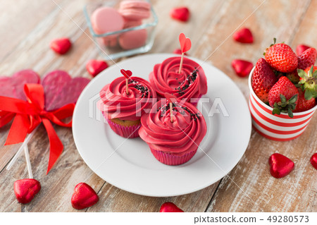 close up of red sweets for st valentines day close up of red sweets for st valentines day 49280573