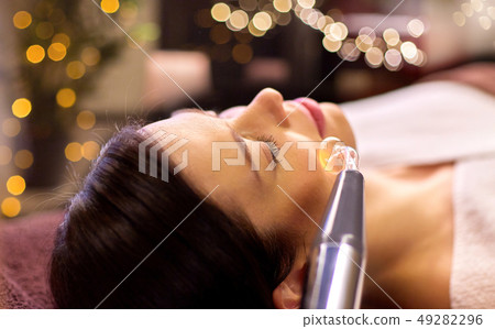 woman having hydradermie facial treatment in spa woman having hydradermie facial treatment in spa 49282296