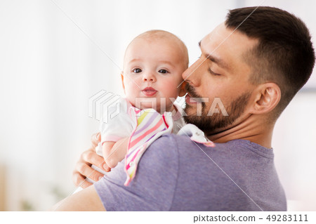 father with little baby girl at home 49283111
