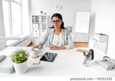 indian businesswoman drinking tea at office 49283326